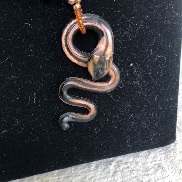 Glass necklace.  - Picture 2 of 4